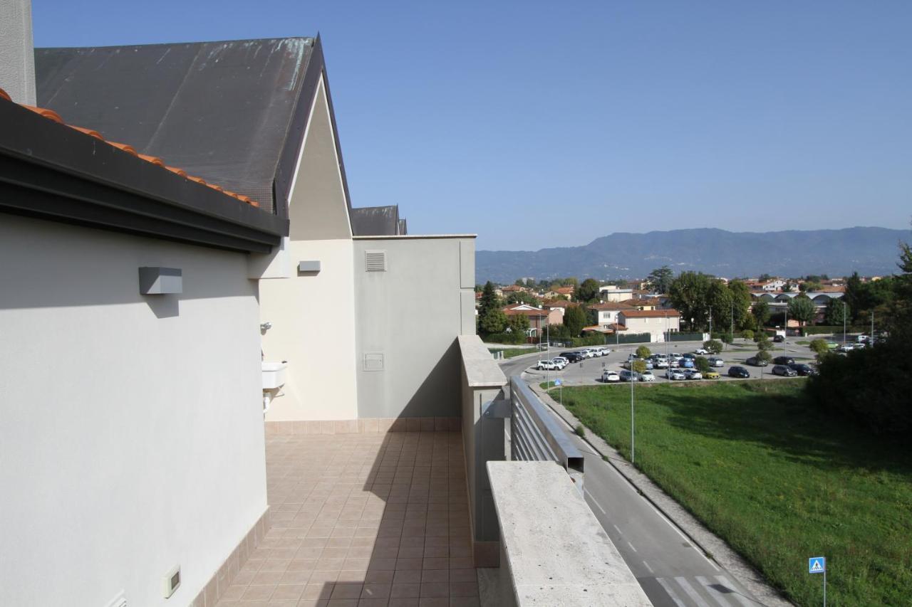 Attico Arrighi Apartment ลุคคา ภายนอก รูปภาพ